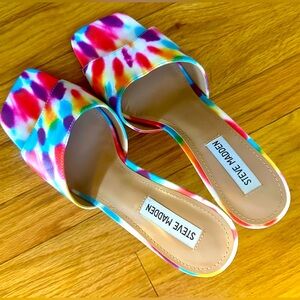 STEVE MADDEN SIGNAL TIE DYE
EFFECT MULES